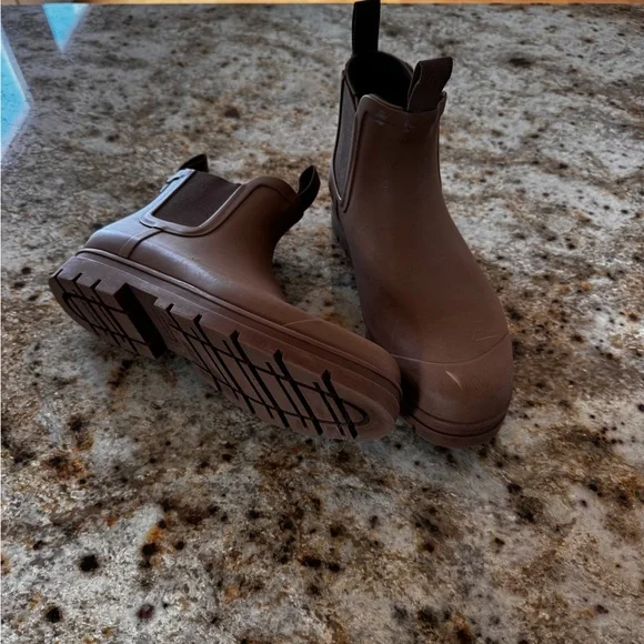 Rain boots - Picture 2 of 3